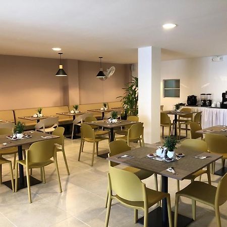 טומאקו Colon Plaza Hotel מראה חיצוני תמונה