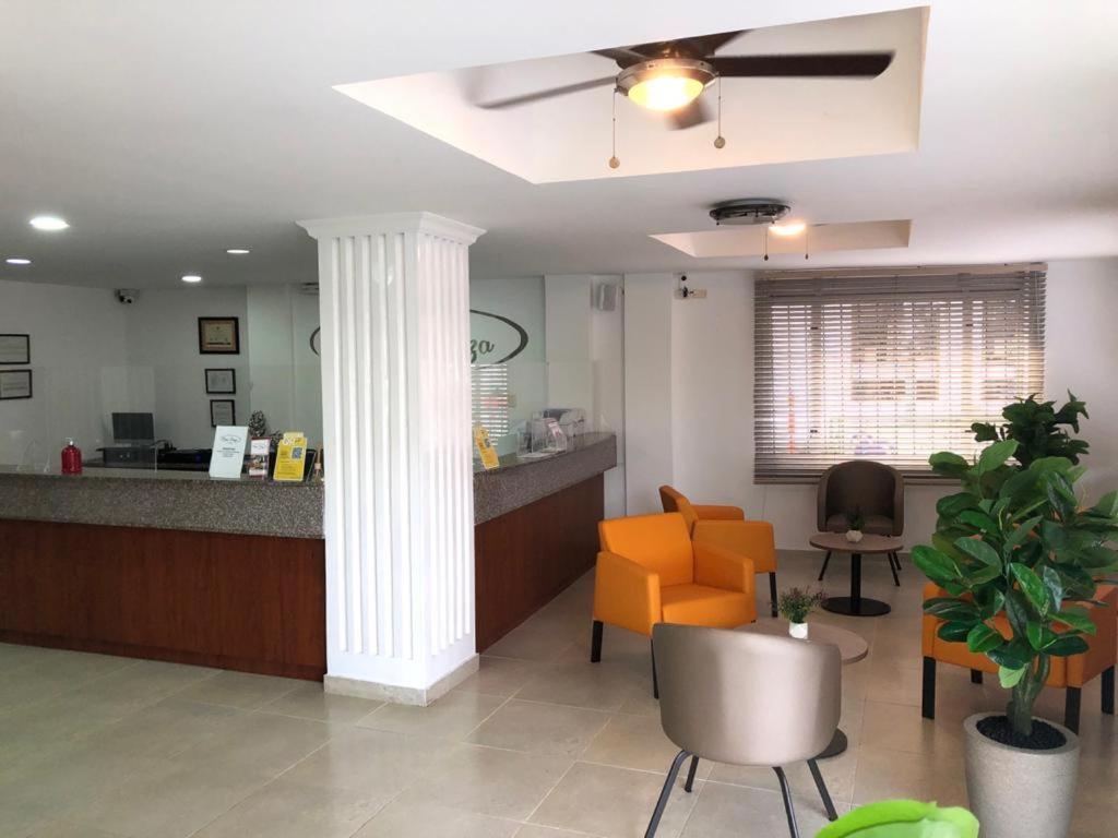 טומאקו Colon Plaza Hotel מראה חיצוני תמונה