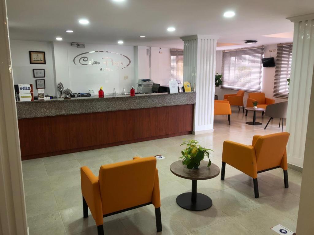 טומאקו Colon Plaza Hotel מראה חיצוני תמונה