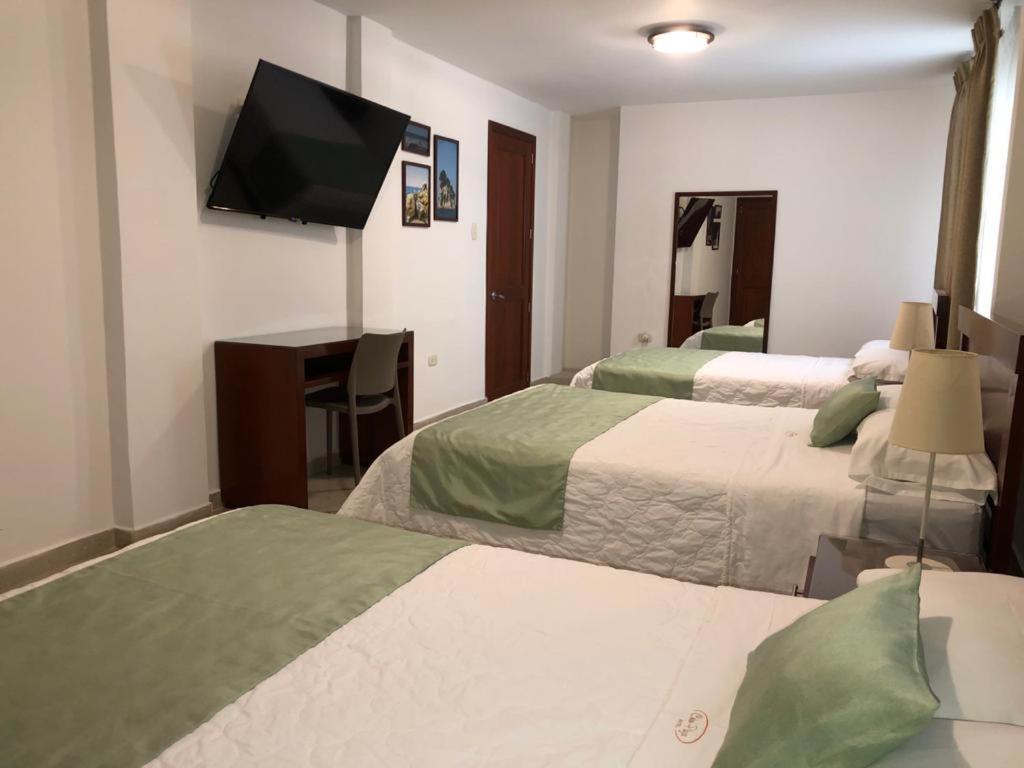 טומאקו Colon Plaza Hotel מראה חיצוני תמונה