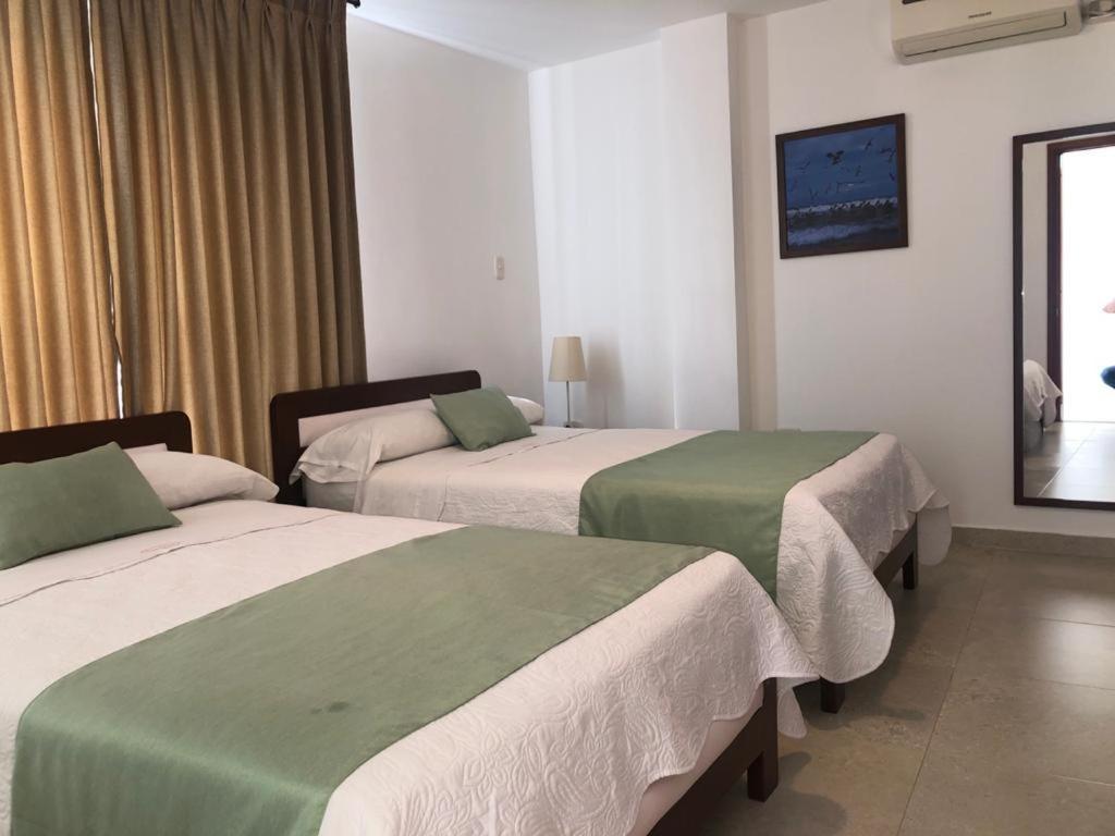 טומאקו Colon Plaza Hotel מראה חיצוני תמונה