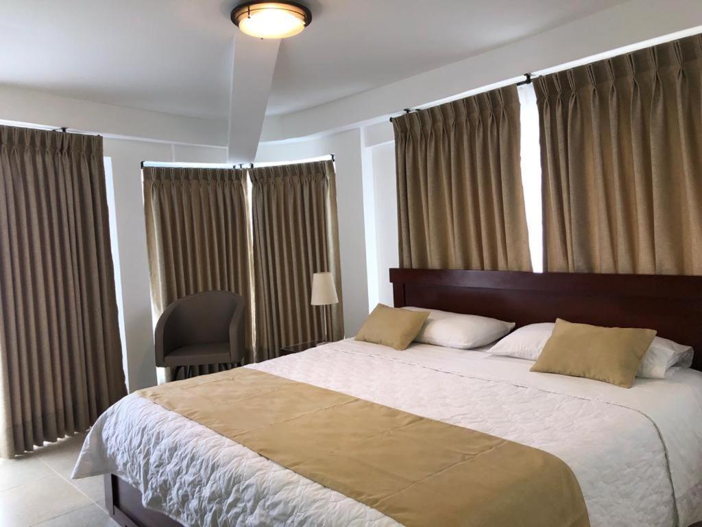 טומאקו Colon Plaza Hotel מראה חיצוני תמונה