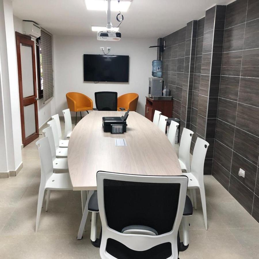 טומאקו Colon Plaza Hotel מראה חיצוני תמונה