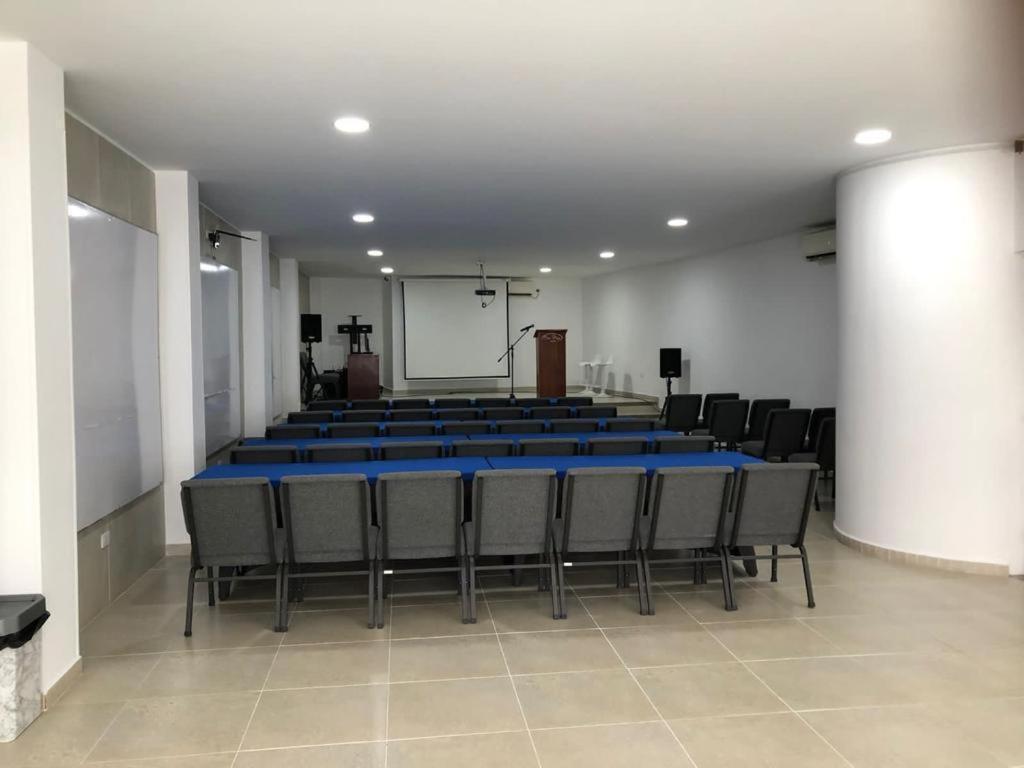 טומאקו Colon Plaza Hotel מראה חיצוני תמונה